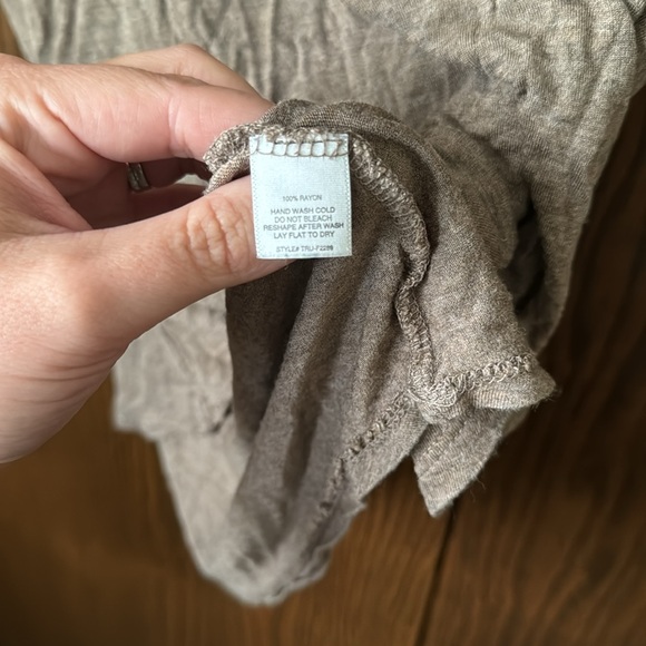 Casual Tee- size Large - Picture 3 of 4